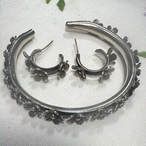 Sundance Silver Floral Jewelry Set
